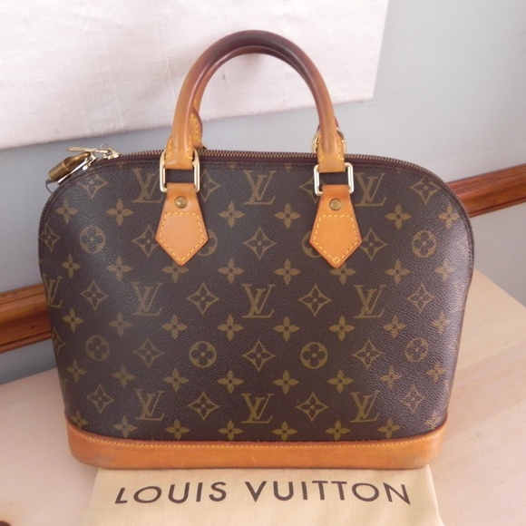 Louis Vuitton Handbags - Louis Vuitton Alma no cracks/no odor